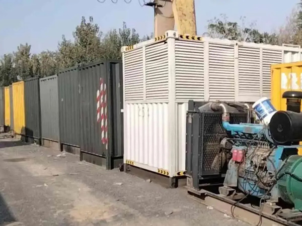 泌阳200KW柴油发电机机组每小时油耗是多少?